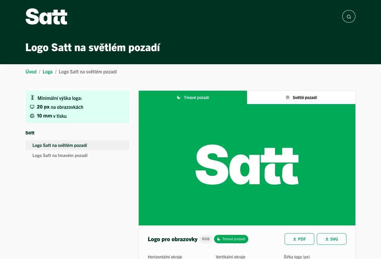 Logo Satt na světlém pozadí: bílé logo na zelené ploše, minimální výška 20 px a 10 mm